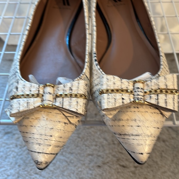 Ava and Aiden  Women's Textured Cream and Black Bow Flats Size 11 - Picture 6 of 6